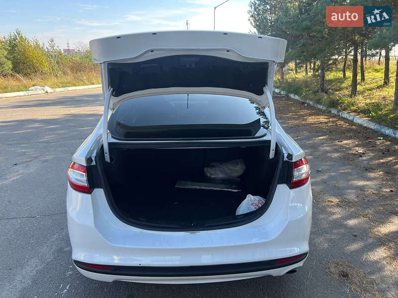 Седан Ford Fusion 2016 в Львові