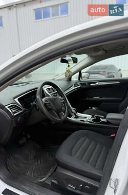 Седан Ford Fusion 2015 в 