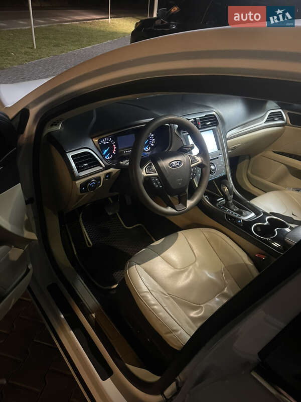 Седан Ford Fusion 2016 в Львові