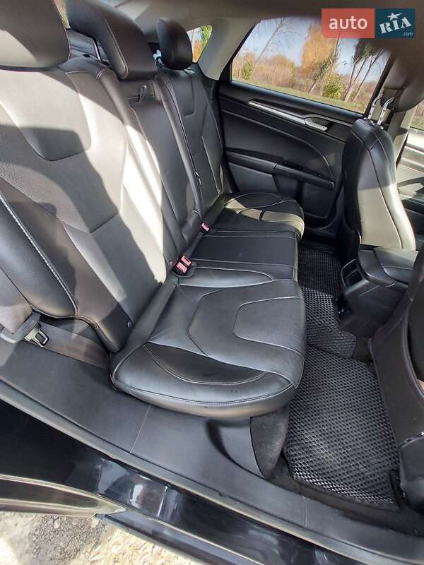 Седан Ford Fusion 2013 в Зенькове