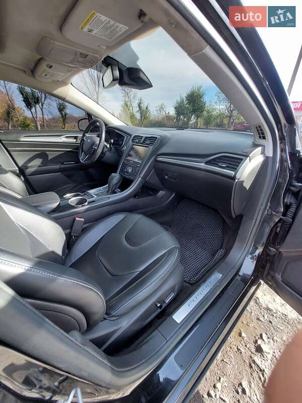 Седан Ford Fusion 2013 в Зенькове