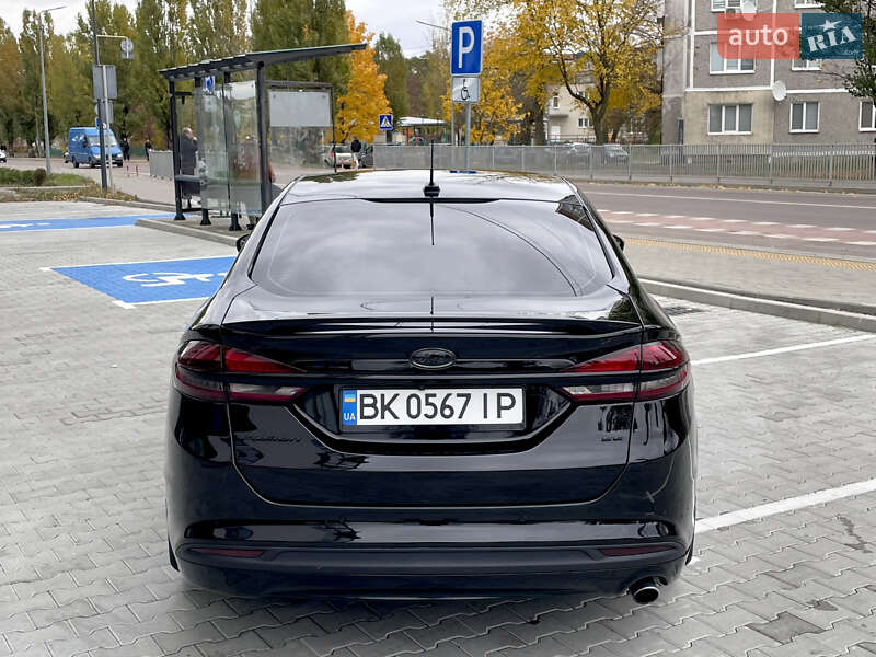 Седан Ford Fusion 2018 в Вараші