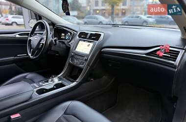 Седан Ford Fusion 2017 в  фото 12 Седан Ford Fusion 2017 в
