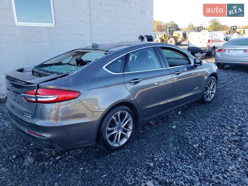 Седан Ford Fusion 2019 в Львові