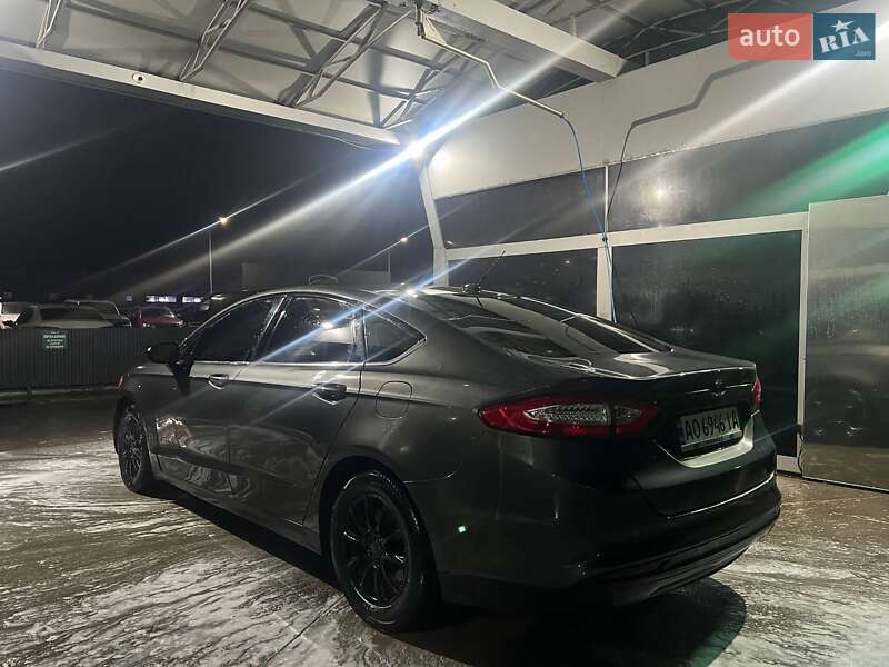 Седан Ford Fusion 2016 в Мукачевому