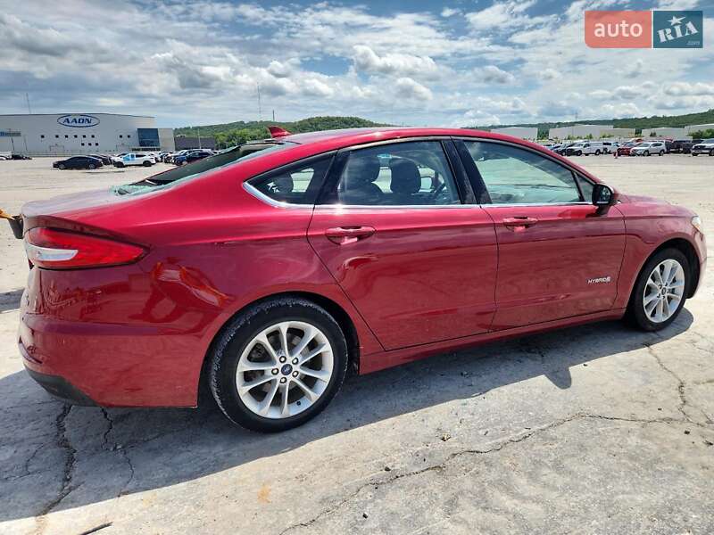 Седан Ford Fusion 2019 в Львові
