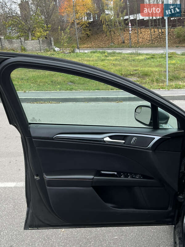 Седан Ford Fusion 2015 в Виннице