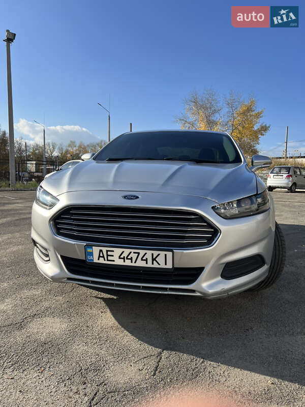 Седан Ford Fusion 2014 в Кам'янському