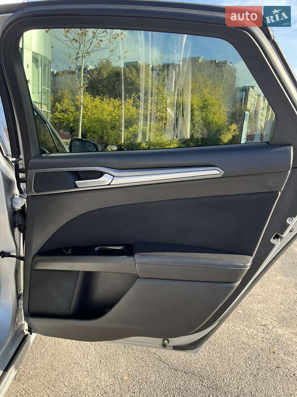 Седан Ford Fusion 2014 в Кам'янському