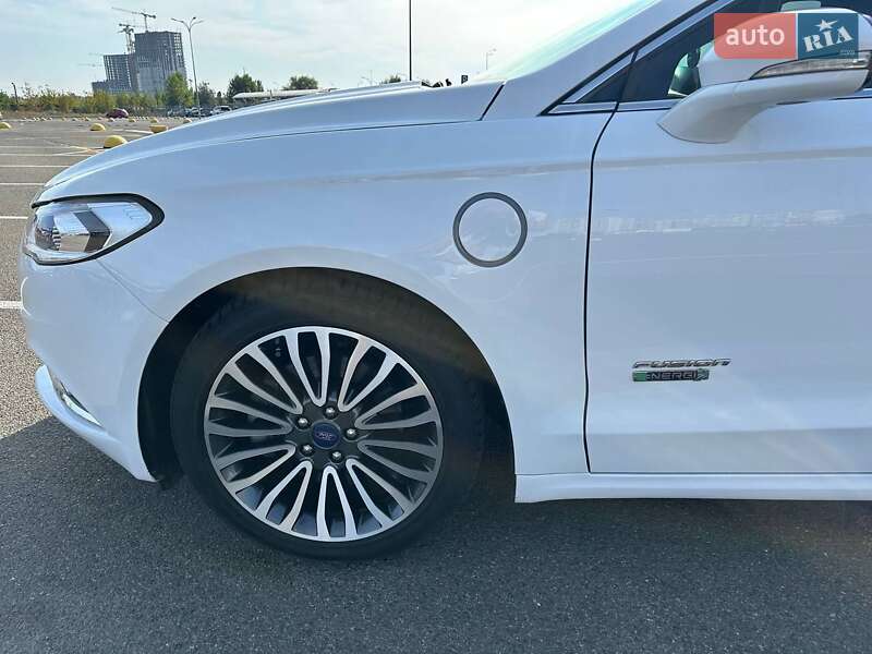 Седан Ford Fusion 2016 в Яготині