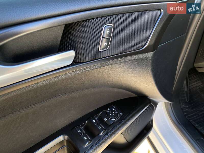 Седан Ford Fusion 2017 в Львові