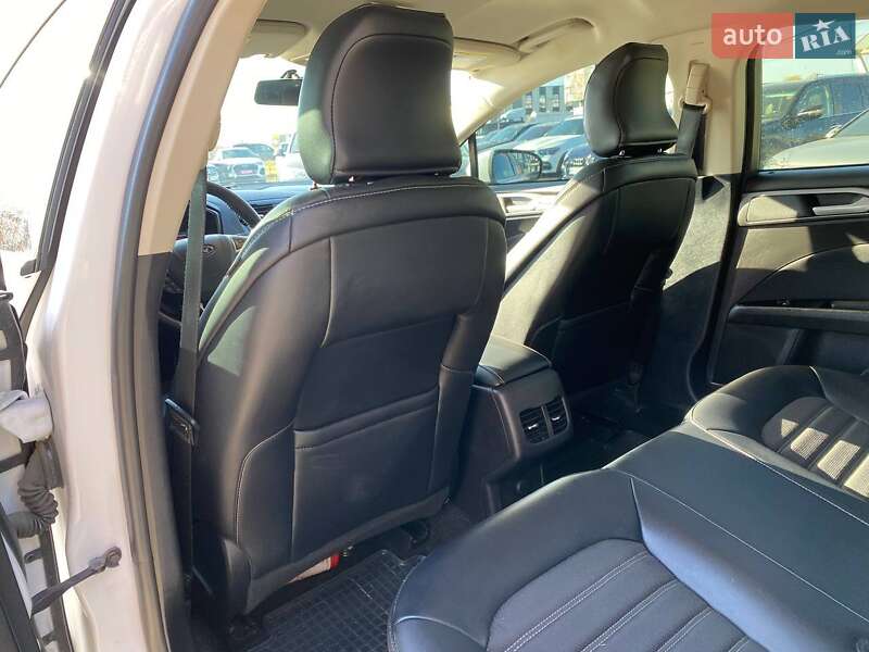 Седан Ford Fusion 2017 в Львові