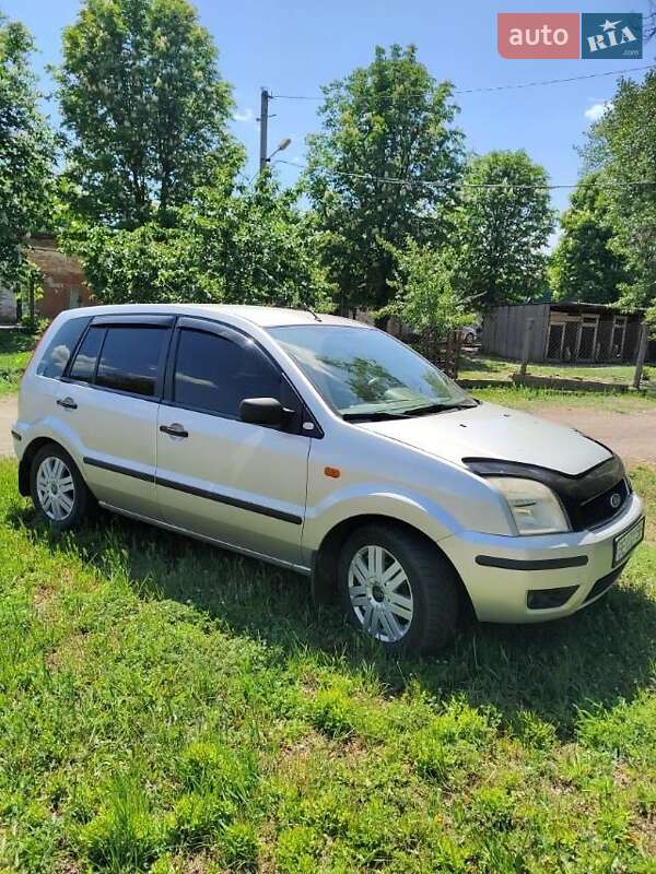 Хэтчбек Ford Fusion 2003 в Первомайске