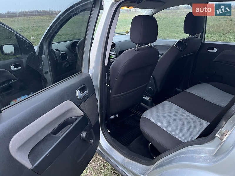 Хетчбек Ford Fusion 2003 в Казанці