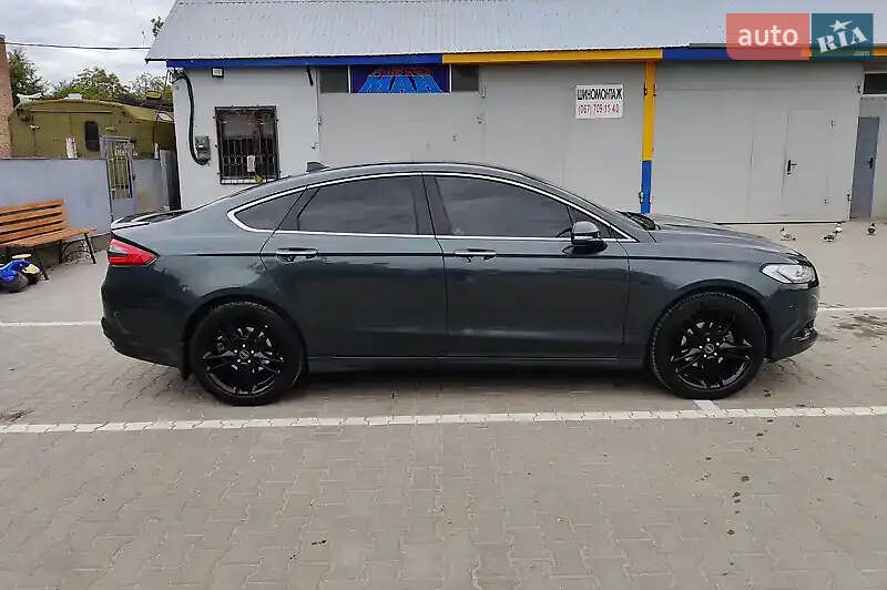 Седан Ford Fusion 2016 в Львові