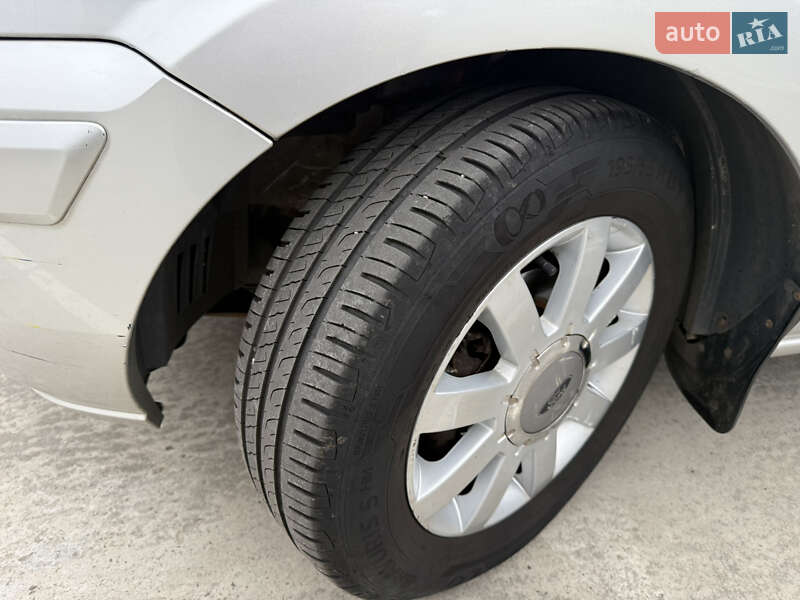 Хэтчбек Ford Fusion 2011 в Киеве