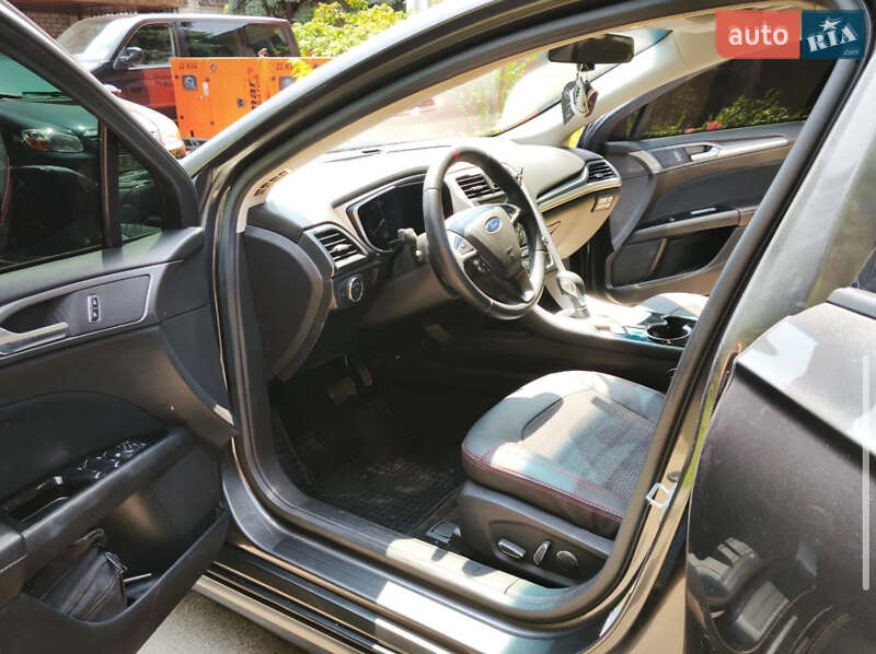 Седан Ford Fusion 2015 в Полтаві