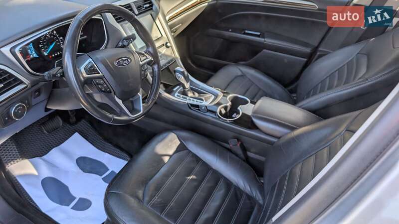 Седан Ford Fusion 2013 в Косові