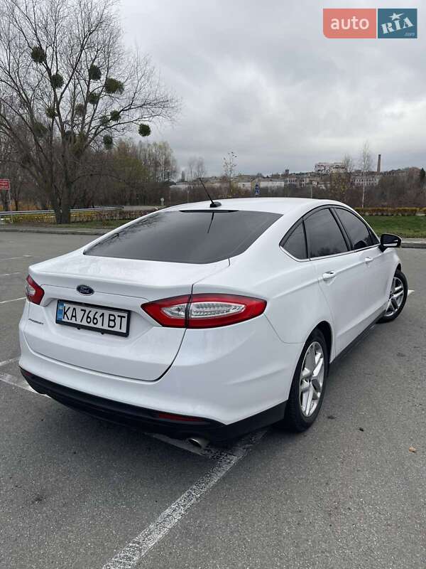 Седан Ford Fusion 2015 в Буче