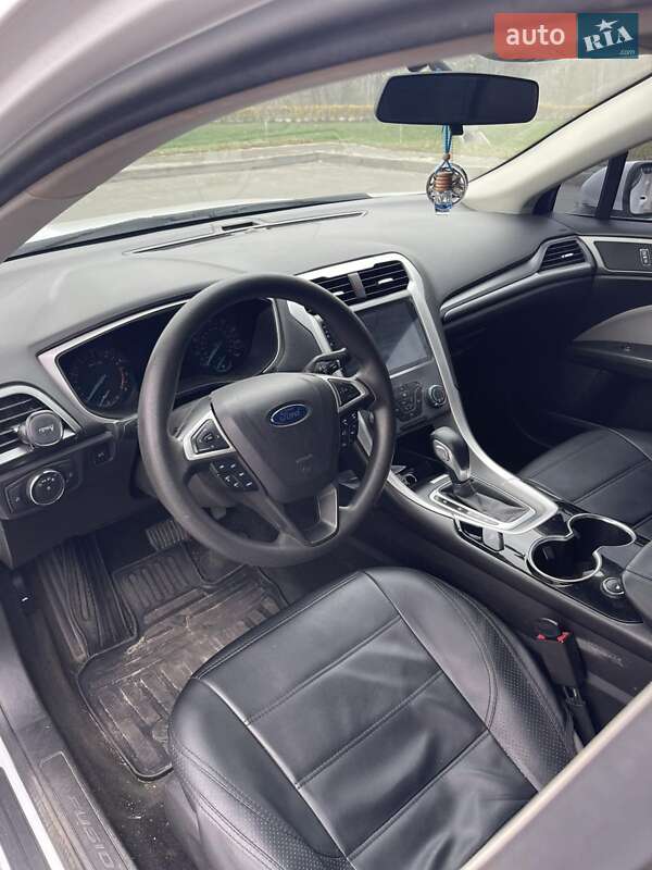 Седан Ford Fusion 2015 в Буче