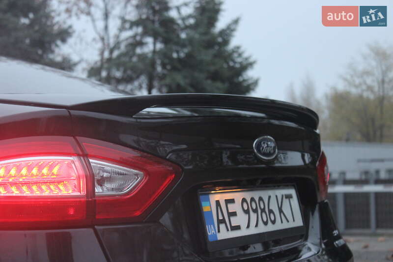Седан Ford Fusion 2016 в Дніпрі