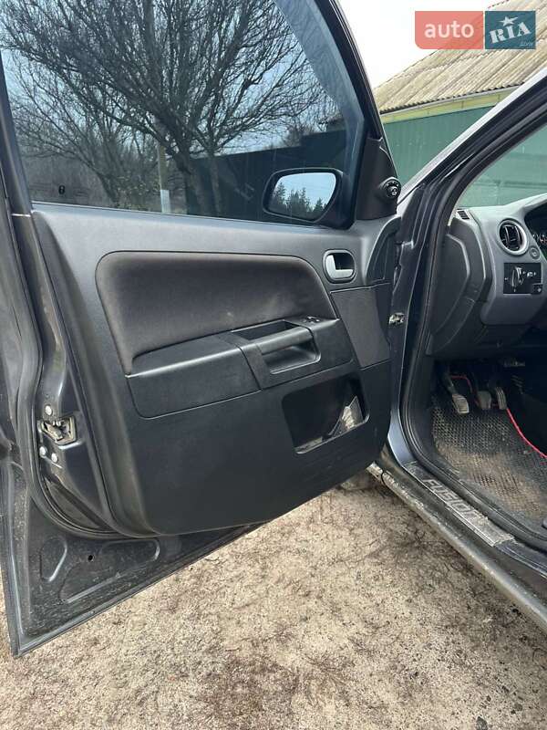 Хетчбек Ford Fusion 2008 в Краснограді