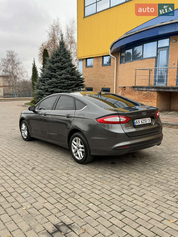 Седан Ford Fusion 2015 в Зміїві