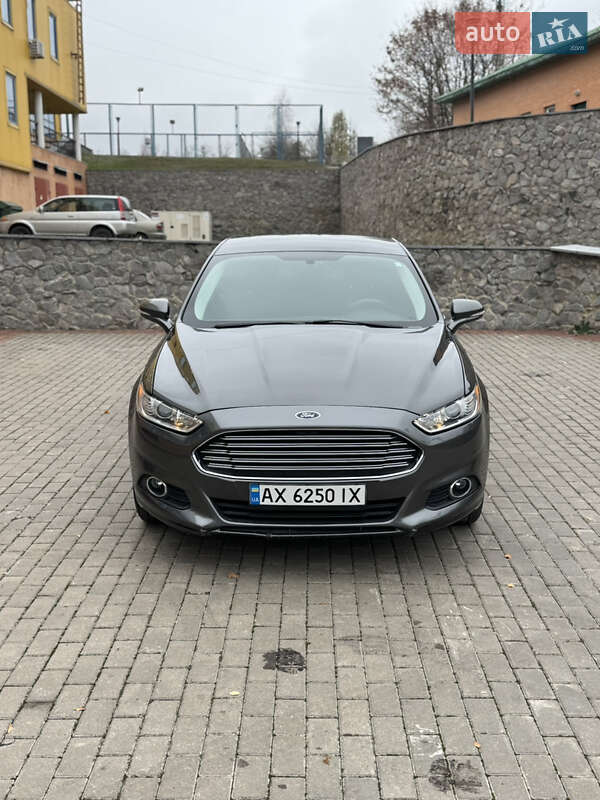 Седан Ford Fusion 2015 в Зміїві