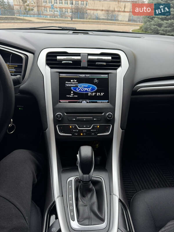 Седан Ford Fusion 2015 в Зміїві