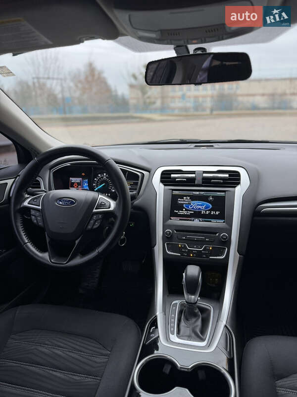 Седан Ford Fusion 2015 в Зміїві