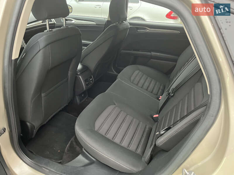 Седан Ford Fusion 2016 в Софіївській Борщагівці