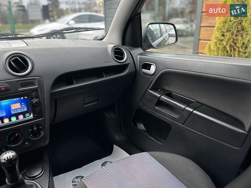 Хэтчбек Ford Fusion 2010 в Шептицькому