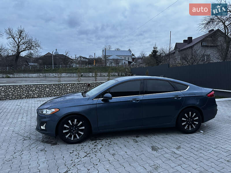 Седан Ford Fusion 2018 в Львові