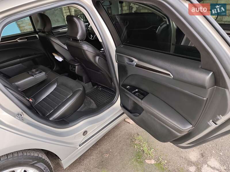 Седан Ford Fusion 2015 в Никополе