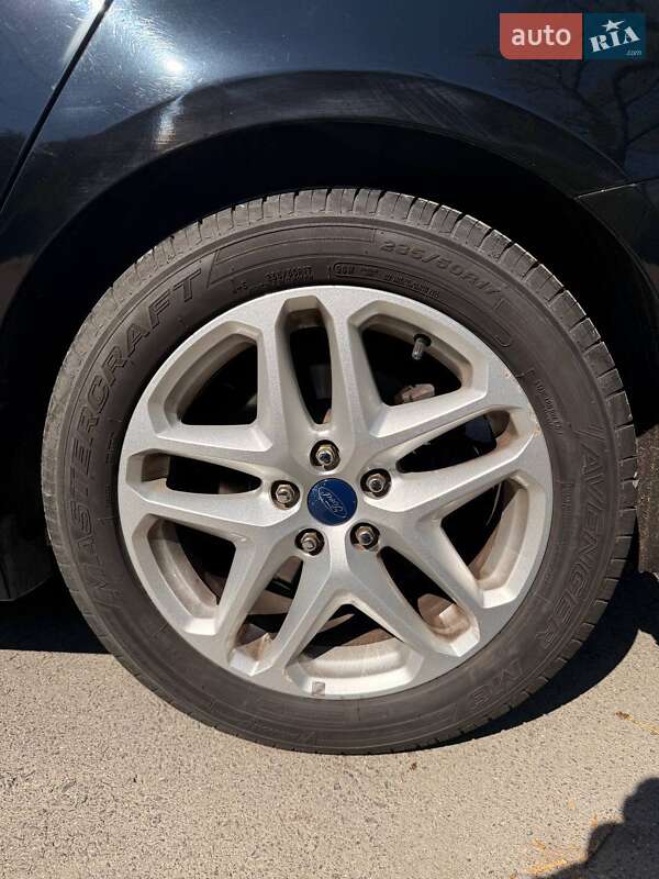Седан Ford Fusion 2015 в Києві