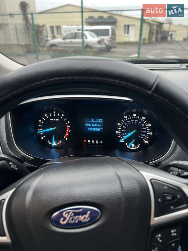 Седан Ford Fusion 2016 в Умани