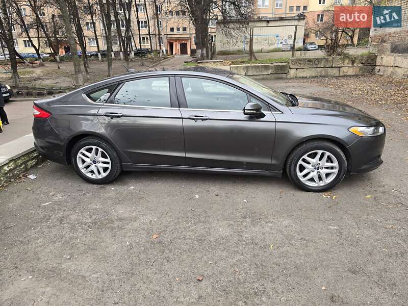 Седан Ford Fusion 2015 в Ровно