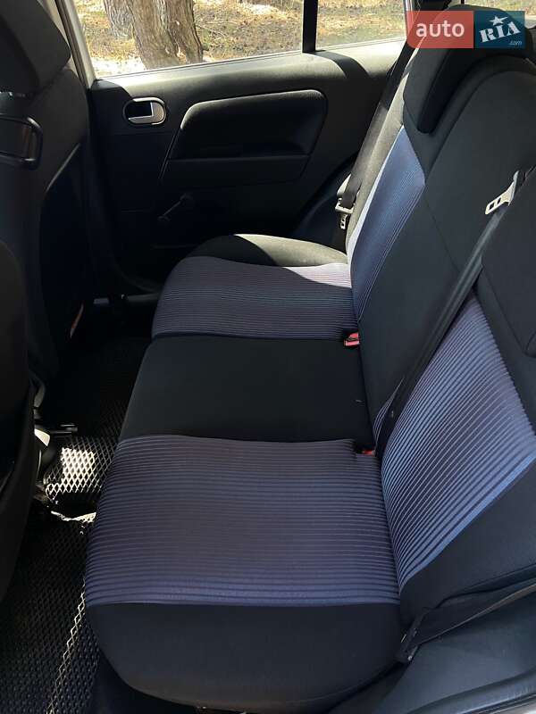 Хетчбек Ford Fusion 2011 в Полтаві фото 12 Хетчбек Ford Fusion 2011 в Полтаві