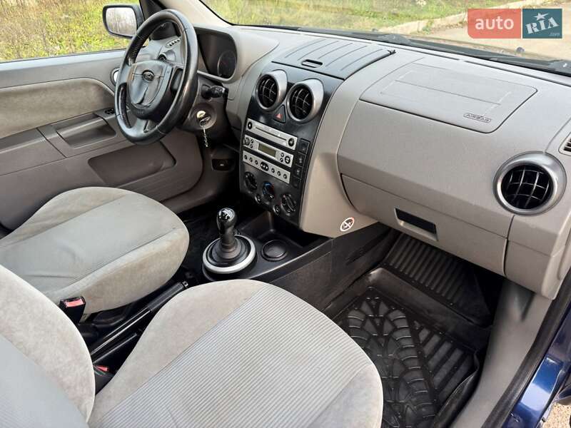 Хетчбек Ford Fusion 2003 в Чернівцях фото 17 Хетчбек Ford Fusion 2003 в Чернівцях