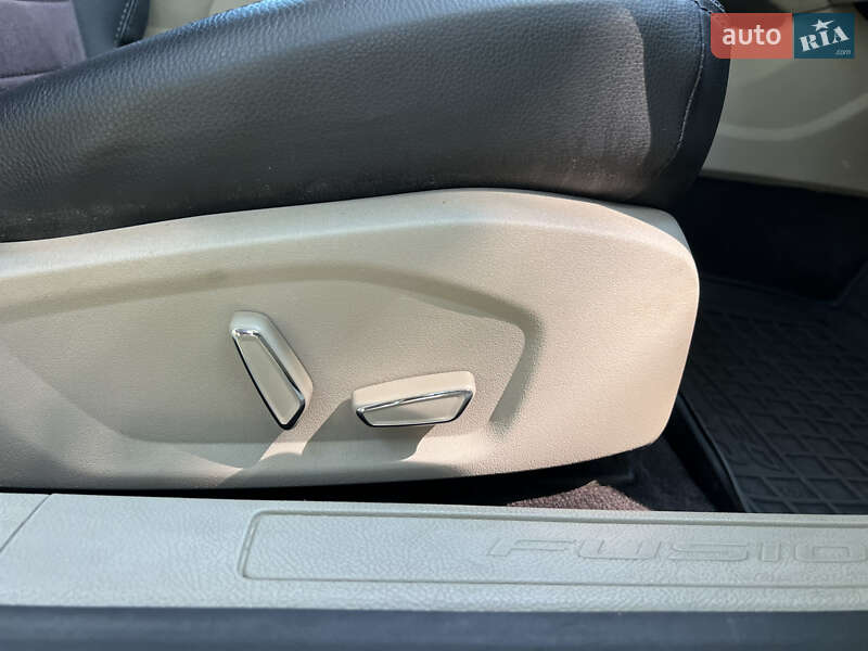Седан Ford Fusion 2017 в Львові