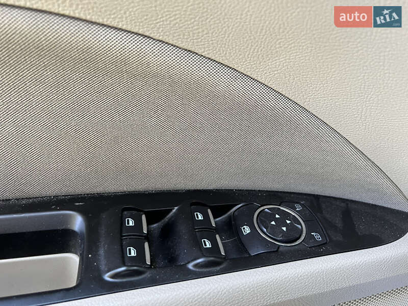 Седан Ford Fusion 2017 в Львові