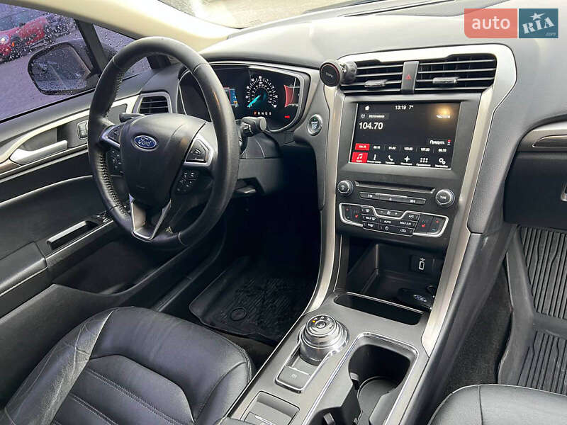 Седан Ford Fusion 2018 в Львові