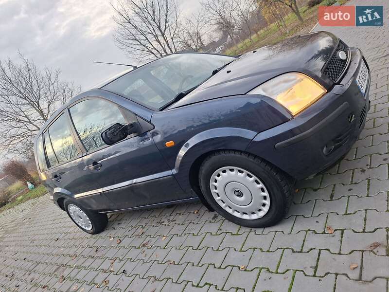 Хэтчбек Ford Fusion 2003 в Черновцах