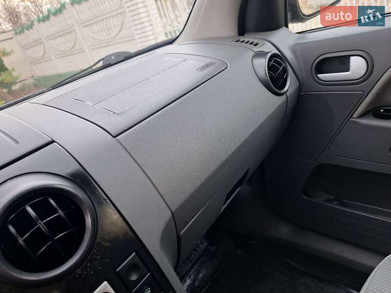 Хэтчбек Ford Fusion 2003 в Черновцах