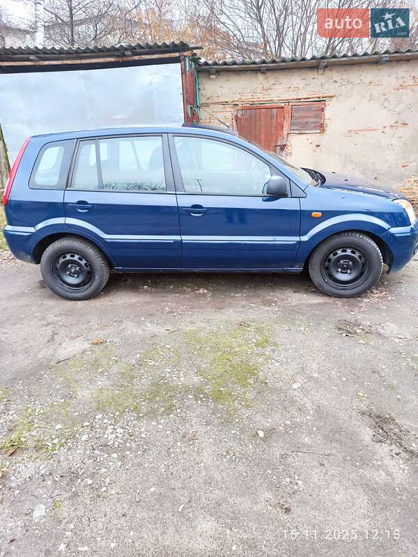 Хэтчбек Ford Fusion 2011 в Чуднове