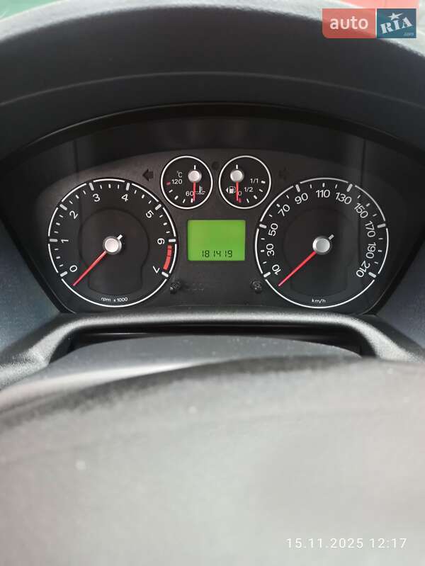 Хэтчбек Ford Fusion 2011 в Чуднове