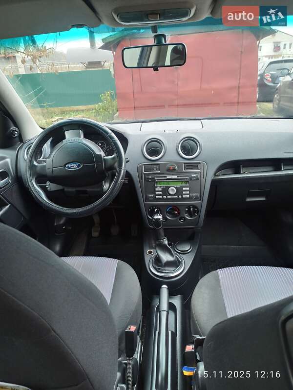 Хэтчбек Ford Fusion 2011 в Чуднове