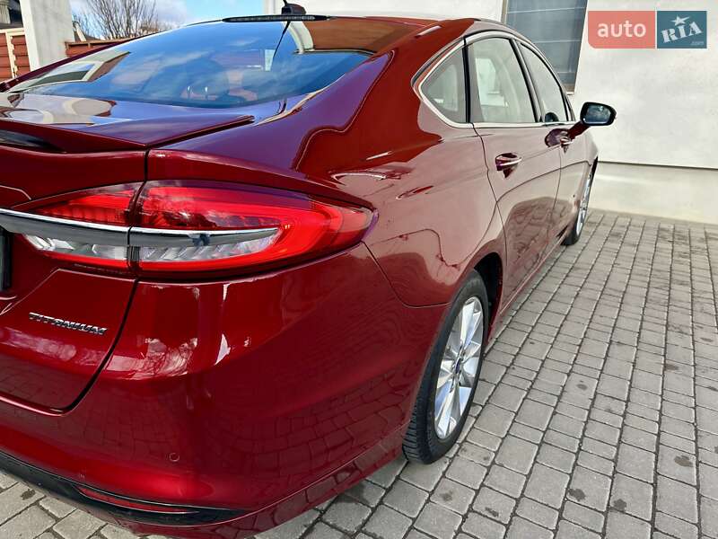 Седан Ford Fusion 2016 в Чернівцях