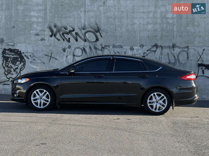 Седан Ford Fusion 2013 в Львове
