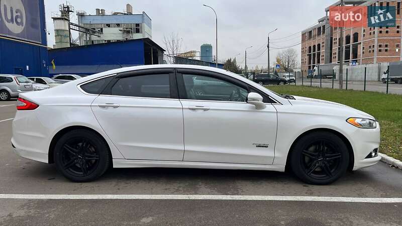 Седан Ford Fusion 2015 в Киеве